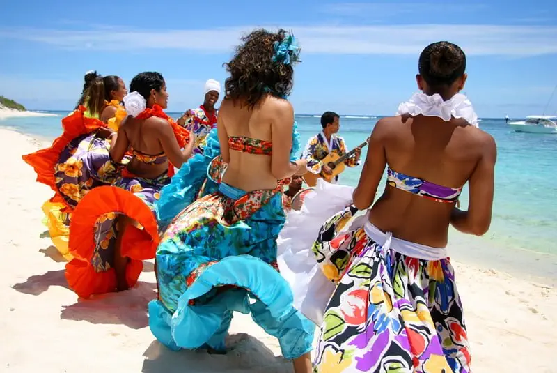 MAURITIUS-Sega-dancers-on-the-beach