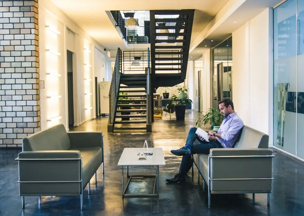 In formal setting In formal setting - work | Situation formelle - travail