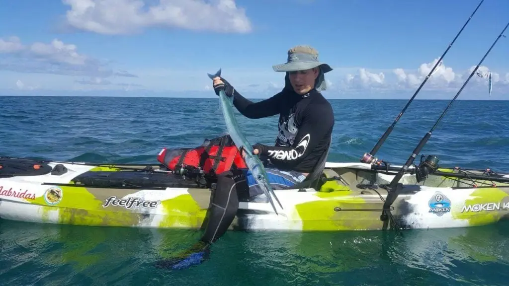 Kayak Fishing - Partie de peche en kayak Vous l’aurez compris, en matière de sports nautiques, à l’île Maurice, il y en a pour tous les goûts ! Vous n’avez qu’à vous laisser porter par votre humeur du jour. Une raison de plus de venir vivre à l’île Maurice ….