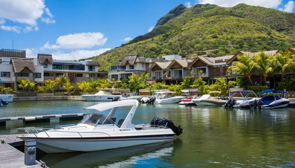 LBM_MAR_LIF_B_18 cropped la balise marine, ile maurice, vivre dans un marina, posseder un bateau, cote ouest, west coast, vivire a riviere noire, investissement immobilier, immobilier de luxe