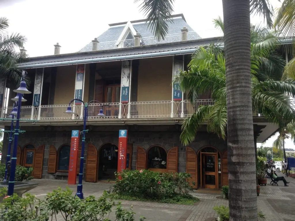 Front Blue Penny Front View - île maurice patrimoine culture histoire mauricienne - live in mauritius
